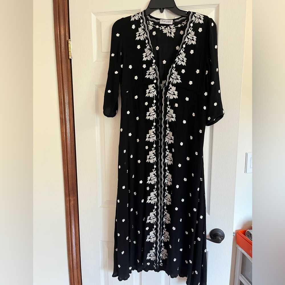 Vacation Black Dress with White Floral Embroidery
